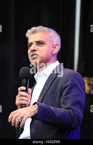 Sadiq Khan Westminster, London, Großbritannien. 16. Oktober 2016. Der Bürgermeister von London Sadiq Khan öffnet Festival der Dewali am Trafalgar Square. Foto, Foto, Bild, Bild, Redaktion Stockfoto