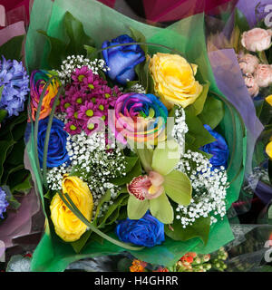 Bouquet von gelben Fresia, Hyazinthe und bunte rose Blume Stockfoto