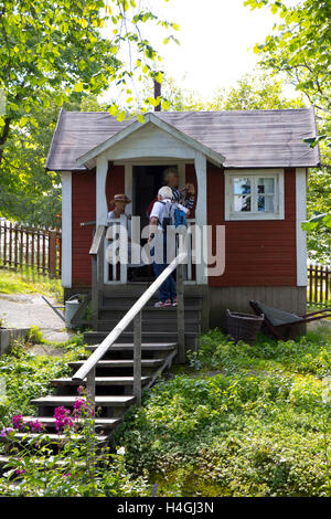 Skansen, das weltweit erste Freilichtmuseum (ca. 1891), ist Heimat für einige 150 historische Strukturen aus ganz Schweden. Stockfoto