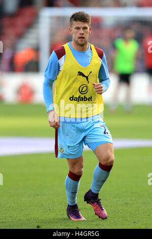 Burnley Johann Berg Gudmundsson während dem Aufwärmen vor der Premier League match bei St Mary's, Southampton. PRESSEVERBAND Foto. Bild Datum: Sonntag, 16. Oktober 2016. Finden Sie unter PA Geschichte Fußball Southampton. Bildnachweis sollte lauten: Adam Davy/PA Wire. Einschränkungen: EDITORIAL verwenden nur keine unbefugten Audio, Video, Daten, Spielpläne, Verbandsliga/Logos oder "live"-Dienste. Im Spiel Onlinenutzung beschränkt auf 75 Bilder, keine video Emulation. Keine Verwendung in Wetten, Spiele oder Vereinsspieler/Liga/Einzelpublikationen. Stockfoto