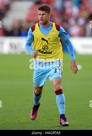 Burnley Johann Berg Gudmundsson während dem Aufwärmen vor der Premier League match bei St Mary's, Southampton. PRESSEVERBAND Foto. Bild Datum: Sonntag, 16. Oktober 2016. Finden Sie unter PA Geschichte Fußball Southampton. Bildnachweis sollte lauten: Adam Davy/PA Wire. Einschränkungen: EDITORIAL verwenden nur keine unbefugten Audio, Video, Daten, Spielpläne, Verbandsliga/Logos oder "live"-Dienste. Im Spiel Onlinenutzung beschränkt auf 75 Bilder, keine video Emulation. Keine Verwendung in Wetten, Spiele oder Vereinsspieler/Liga/Einzelpublikationen. Stockfoto