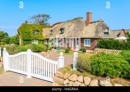 Traditionelles Haus mit Strohdach in Kampen auf Sylt Insel, Deutschland Stockfoto