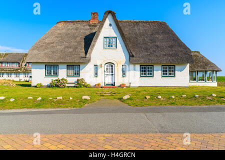 Typisch friesische Haus in Hornum Dorf auf der südlichen Küste von Sylt Insel, Deutschland Stockfoto