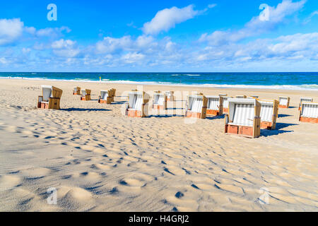 Stühle auf Wenningstedt Sandstrand, Insel Sylt, Deutschland Stockfoto