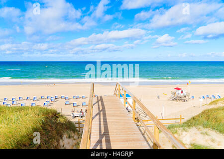 Holzsteg zum Strand in Westerland auf Sylt Insel, Deutschland Stockfoto