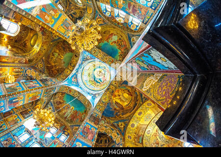 ST. PETERSBURG, Russland - 14. Juli 2016: Innenraum der Kirche des Retters auf Blut. Architektonische Wahrzeichen und Denkmal t Stockfoto