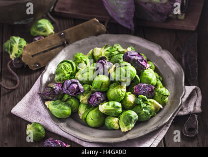 Ungekocht Rosenkohl Stockfoto