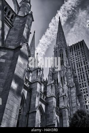 Der Nordseite der St. Patricks Kathedrale in New York City Stockfoto