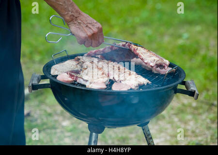 Fleisch auf dem Grill Stockfoto