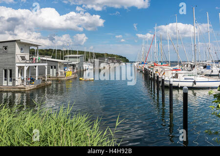 Schwimmende Wohnungen in Marina Lauterbach, Putbus, Insel Rügen, Mecklenburg-Western Pomerania, Deutschland Stockfoto