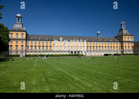 Universität und Hofgarten-Park, ehemaliges Kurfürstliches Schloss, Bonn, Rheinland, Nordrhein-Westfalen Stockfoto