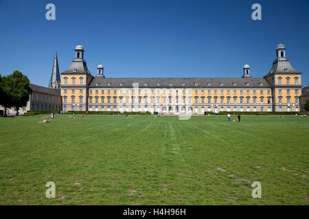 Universität und Hofgarten-Park, ehemaliges Kurfürstliches Schloss, Bonn, Rheinland, Nordrhein-Westfalen Stockfoto