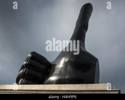 "Wirklich gut" Statue, vierte Sockel, Trafalgar Square, London UK Stockfoto