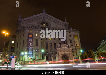 PARIS - 17. September 2014: Nachtansicht der Fassade des Palais Garnier Oper oder Paris Oper. Stockfoto