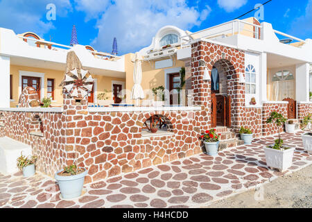 Traditionelle griechische Haus gebaut aus Steinen der Vulkan im Dorf Imerovigli, Santorin, Griechenland Stockfoto