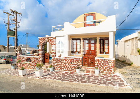 Traditionelle griechische Haus gebaut aus Steinen der Vulkan im Dorf Imerovigli, Santorin, Griechenland Stockfoto