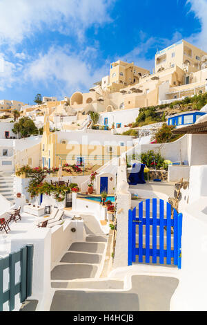 Blick auf schöne Firostefani Dorf mit typischen weißen Architektur, Santorin, Griechenland Stockfoto