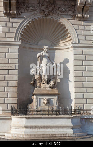 Tethys Statue, Lloyd Adriatico Palast, Italien Platz, Triest, Friaul-Julisch Venetien, Italien Stockfoto