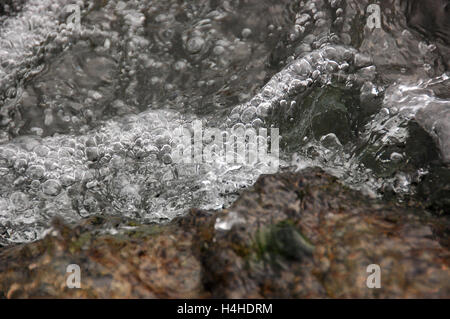 Fluss Sava, übersichtliche und schnelle Wasser mit Stromschnellen und Wellen drauf Stockfoto