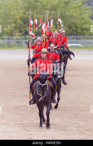 Unser Stolz RCMP Durchführung ihrer musikalischen Fahrt Leistung auf dem Messegelände Ancaster bei 630 Trinity Road in Ancaster, Ontario Stockfoto