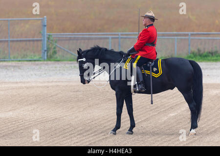 Unser Stolz RCMP Durchführung ihrer musikalischen Fahrt Leistung auf dem Messegelände Ancaster bei 630 Trinity Road in Ancaster, Ontario Stockfoto