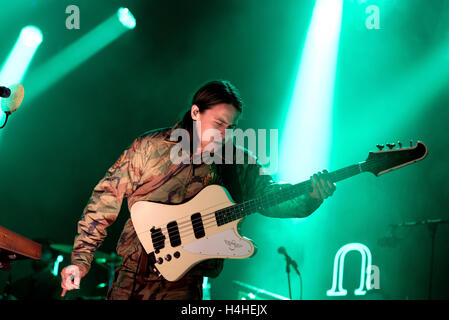 BARCELONA - 28 Mai: Dschungel (modern Soulband) führt auf Primavera Sound Festival 2015 am 28. Mai 2015 in Barcelona, Spanien. Stockfoto