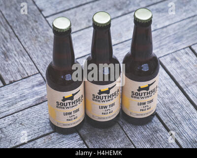 Bei Ebbe Pale Ale, gebraut von Southsea Brewing Co. ist eine handwerkliche Brauerei befindet sich in einem alten Munition Lagerraum innerhalb der Mauern der Küstenverteidigung Festung von König Henry VIII im Jahre 1544. Stockfoto