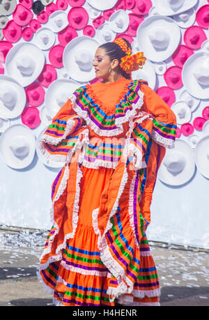 Tänzerin ist auf dem 23. internationalen Mariachi & Charros Festival in Guadalajara Mexiko Stockfoto