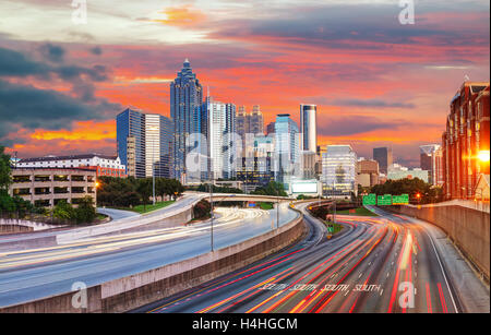 Panorama Überblick über die Innenstadt von Atlanta, Georgia bei Sonnenuntergang Stockfoto