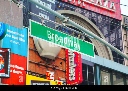-NEW YORK 04. SEPTEMBER: Broadway Ortsschild am 4. September 2015 in New York City, New York. Stockfoto