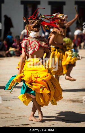 Traditionelle buddhistische Maskentanz Schwarzhals-Kranich-Festival, Gangte Kloster, Phobjikha Tal, Bhutan Stockfoto