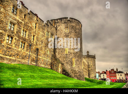 Mauern von Schloss Windsor in der Nähe von London, England Stockfoto