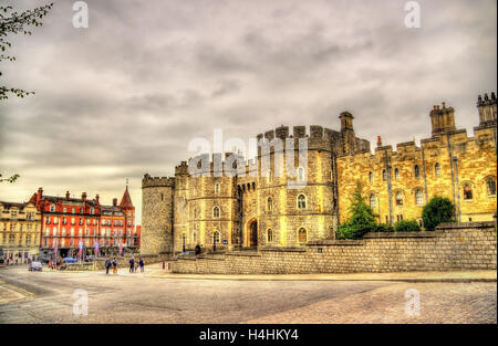 Mauern von Schloss Windsor in der Nähe von London, England Stockfoto