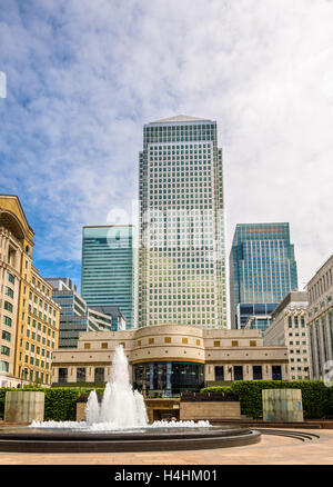 Brunnen auf dem Cabot Square im Geschäftsviertel Canary Wharf - Lon Stockfoto