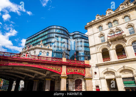 Holborn Viaduct, einer Straßenbrücke in der Innenstadt von London Stockfoto