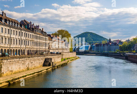 Ansicht von Besancon über den Fluss Doubs - Frankreich Stockfoto