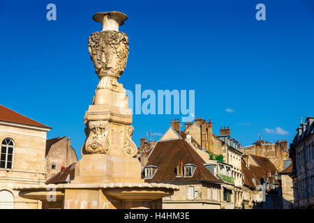 Fontaine De La Place De La Revolution in Besançon - Frankreich Stockfoto