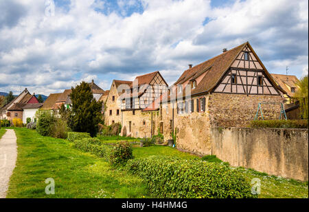 Traditionelle Fachwerk Häuser in Bergheim - Elsass, Frankreich Stockfoto