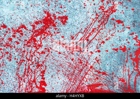 Rote Blutkörperchen Farbspritzer, Spritzen und sprühen an Außenwand, städtischen Hintergrund Stockfoto