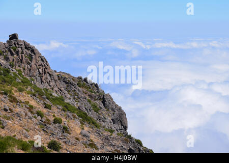 Berge über den Wolken von Pico do Arieiro, Madeira Stockfoto