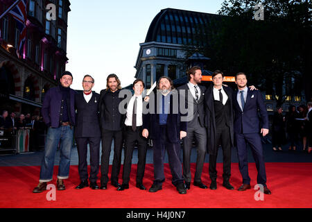 Enzo Cilenti (von links nach rechts), Michael Smiley, Sharlto Copley, Cillian Murphy, Ben Wheatley, Armie Hammer, Sam Riley und Jack Reynor besucht das 60. London Film Festival Closing Night Gala Screening von freien Feuer im Odeon Leicester Square, London. PRESSEVERBAND Foto. Bild Datum: Sonntag, 16. Oktober 2016. Bildnachweis sollte lauten: Ian West/PA Wire. Stockfoto