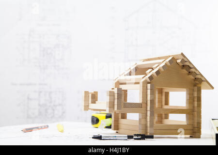 Haus auf den Bauplänen Stockfoto