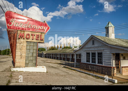 Verlassene Gardenway Motel und Vintage Neon unterzeichnen auf der historischen Route 66 in Missouri Stockfoto