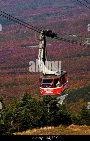 New Hampshire; Herbst; Herbst; Franconia Notch; Bergen; Laub; Farbe; New England Ski Museum, Cannon Mountain Aerial Tram Stockfoto