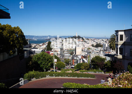 Blick vom Lombard Street auf Downtownn San Francisco, Kalifornien, USA. Stockfoto