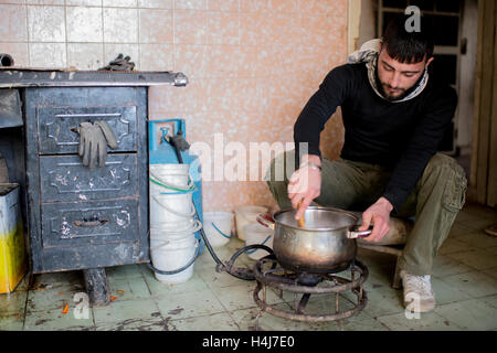 Rakete geheimen Herstellung - 19.01.2013 - Syrien / Al-Bab / Al-Bab - in der Nähe des Militärflughafens Kwiriss verteidigt durch die syrischen Regierungstruppen in Al-Bab, nordöstlich von Aleppo.    -Edouard Elias / le Pictorium Stockfoto