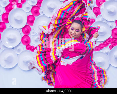 Tänzerin ist auf dem 23. internationalen Mariachi & Charros Festival in Guadalajara Mexiko Stockfoto