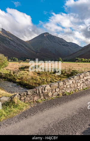 Lake Wastwater Wasdale Blick auf große Giebel. (Mitte). Stockfoto