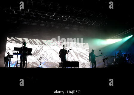 BARCELONA - 29 Mai: Alt-J (alternative-Indie-Band) führt auf Primavera Sound Festival 2015 am 29. Mai 2015 in Barcelona, Spanien Stockfoto