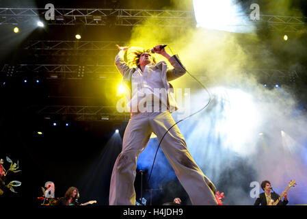 BARCELONA - 30 Mai: Foxygen (Band) führt auf Primavera Sound Festival 2015 am 30. Mai 2015 in Barcelona, Spanien. Stockfoto